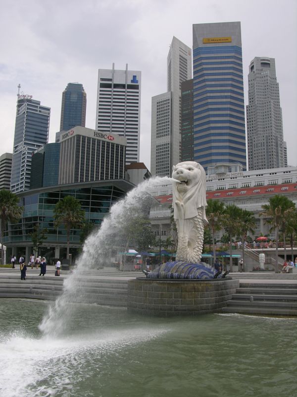 Singapore 01 01 Merlion with Central Business District